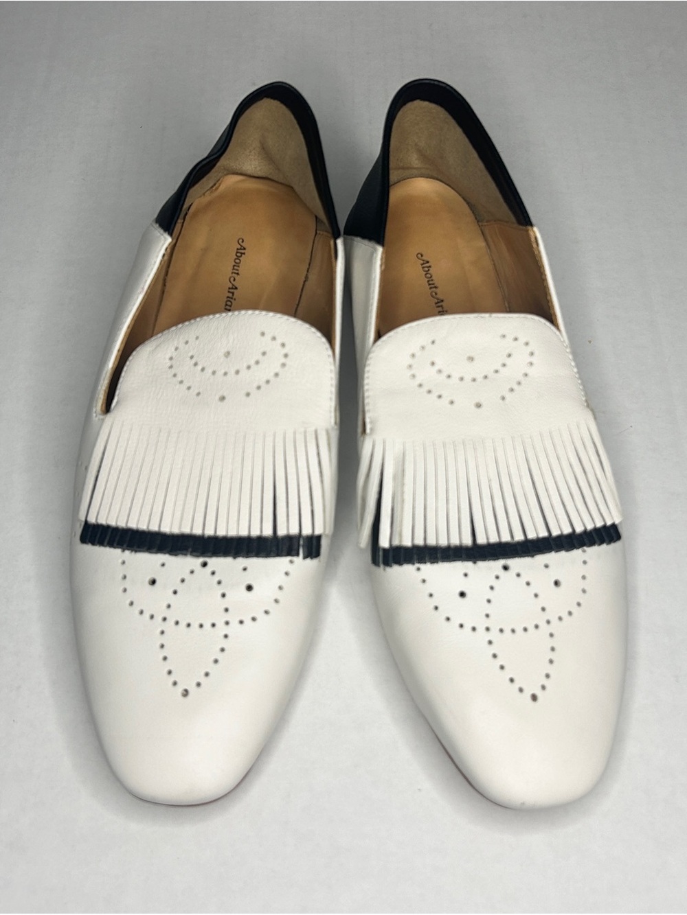 About Arianne Women's Size 8 White & Black Fringe Leather Loafers